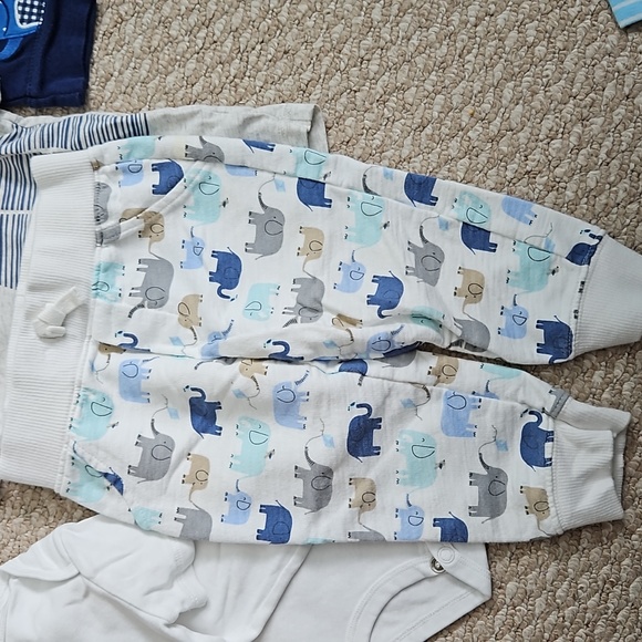 Carter's Outfit Bundle - Picture 4 of 13